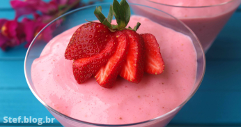 Mousse Com Tang de Morango