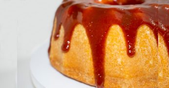 Bolo de fubá com goiabada