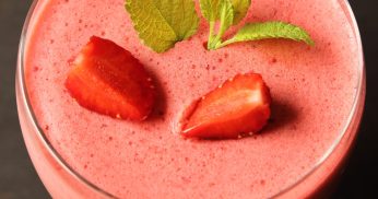 Mousse de morango da fruta com 3 ingredientes