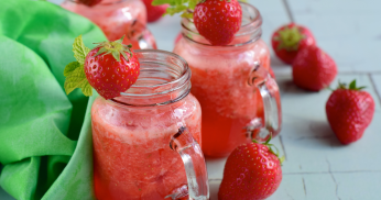 Suco Detox de morango e couve