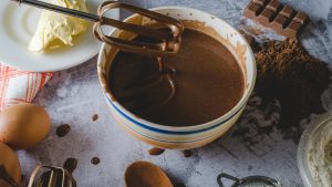 bolo de laranja com cobertura de chocolate