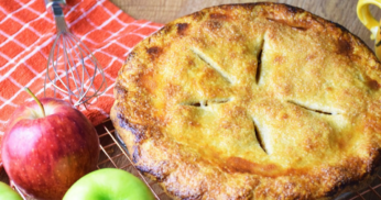 Torta de Maçã a Melhor Receita que Você já Viu! Massa Leve, Recheio Saboroso e Cobertura Irresistível