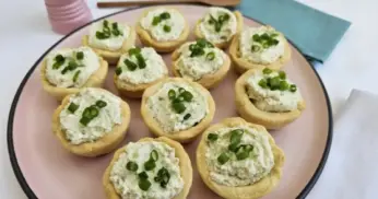 Canapés de ricota com azeitona