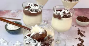 Doce gelado de coco e chocolate