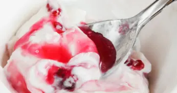 Frozen de iogurte com frutas vermelhas