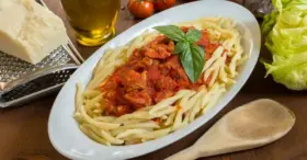Ragu de Linguiça com Espaguete