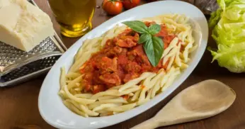 Ragu de Linguiça com Espaguete