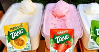 Sorvete caseiro com suco em pó