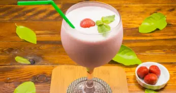 Batida de abacaxi com morango sem álcool