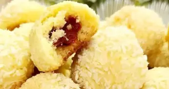 Bolachinha de coco com goiabada