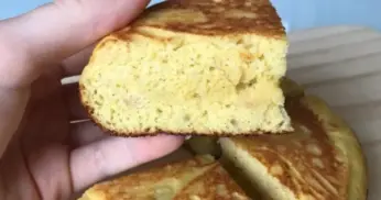 Bolo de Banana com Fubá de Frigideira
