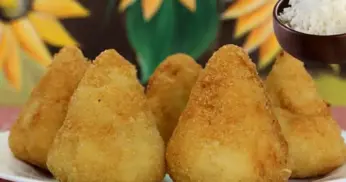 Coxinha de arroz cozido