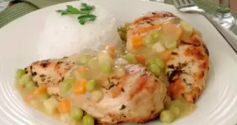 Frango grelhado com Molho de Legumes