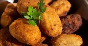 Bolinho de Carne Muida com Massa de Batata