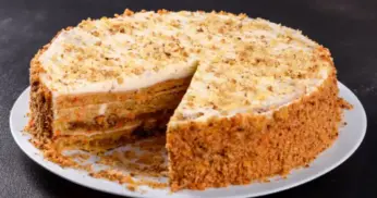 Bolo de Cenoura com Cobertura de Chantilly