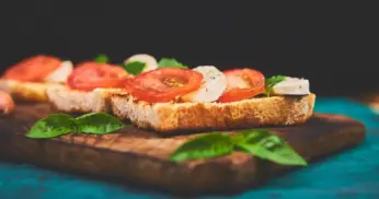 Receita de Bruscheta Caprese