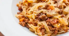 Receita de Ragu à Bolonhesa com Tagliatelle