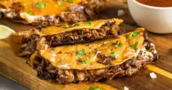 Receita de Taco de Bife Birria com Queijo Molho