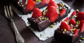 Receita de Torta de Chocolate com Morango