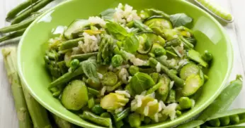 Receita de Risoto Primavera com Aspargos Abobrinha e Feijão Verde