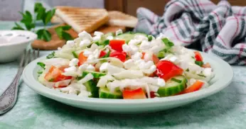 Receita de Salada com Requeijão Fresco, Pepino e Rabanete