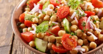 Receita de Salada de Grão-de-Bico e Tomate