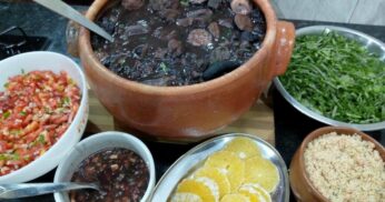 Aprenda a Fazer Uma Feijoada Deliciosa e Completa Para Complementar Seu Almoço ou Jantar