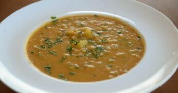 Como Fazer uma Sopa de Lentilha Cremosa