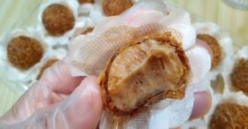 Delícia Crocante: Brigadeiros de Coco Queimado com Caramelo Vidrado!