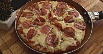 Receita de Pizza de Frigideira Para Assistir Netflix Nos Dia do Namorado