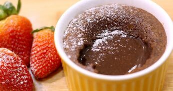 Petit Gâteau Cremoso: Receita Irresistível de Chocolate em Minutos!