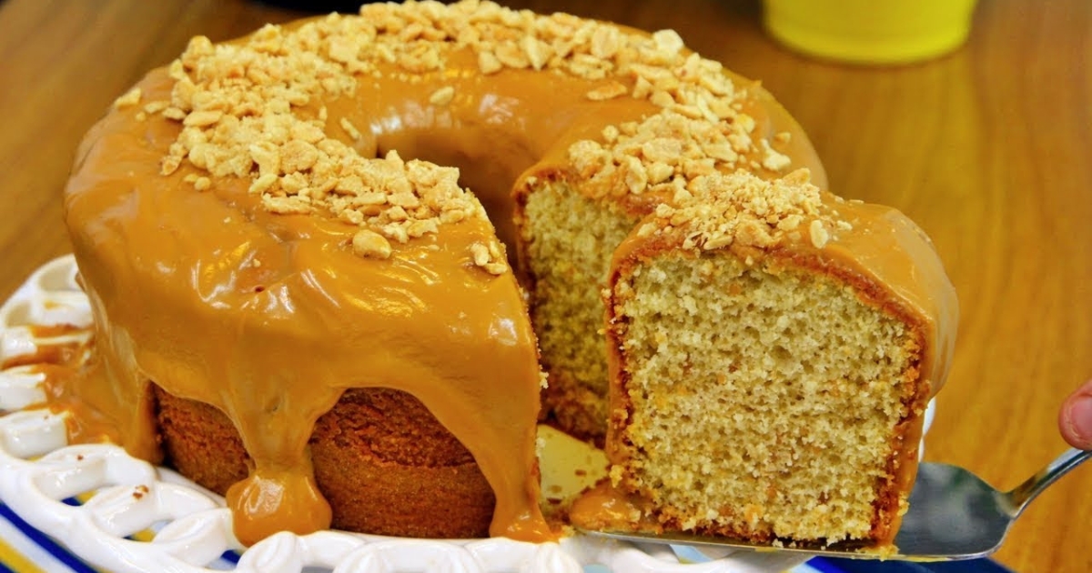 Receita deliciosa do Bolo de Amendoim com Cobertura Cremosa para Festa Junina