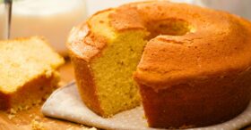 Prepare um Bolo de Leite Incrível com Poucos Ingredientes: Feito e Perfeito para aquele Cafezinho da Tarde!