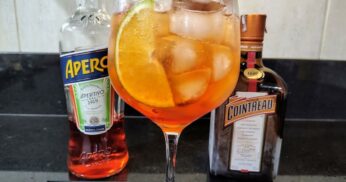 Aperol Spritz Royale: O Coquetel Refrescante e Elegante com Toque de Cointreau!