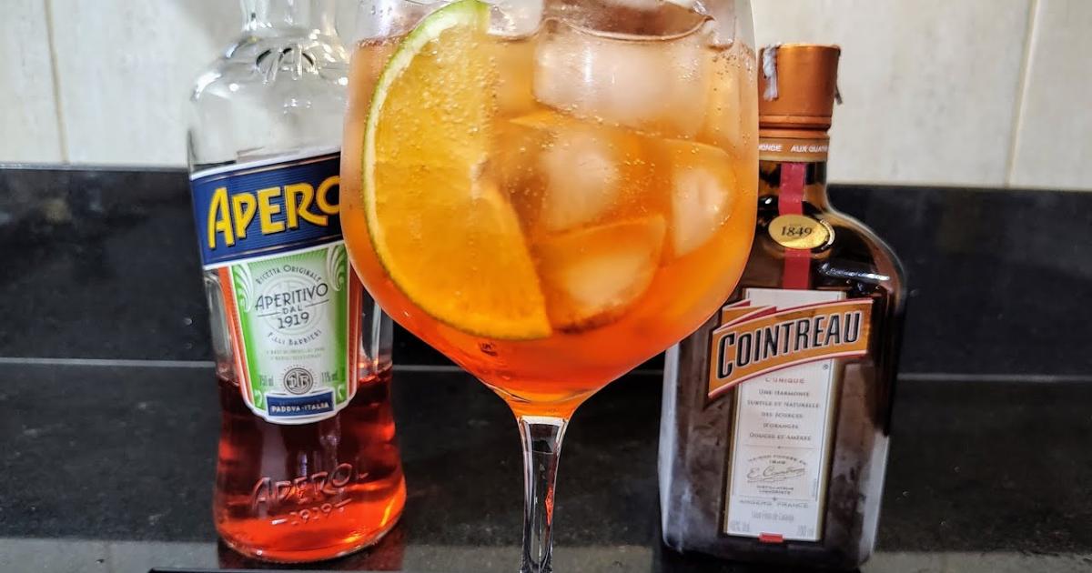 Aperol Spritz Royale O Coquetel Refrescante e Elegante com Toque de Cointreau!