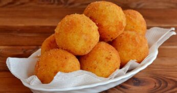 Bolinho de Batata com Queijo