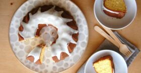 Bolo de Fubá com Laranja e Coco Ralado