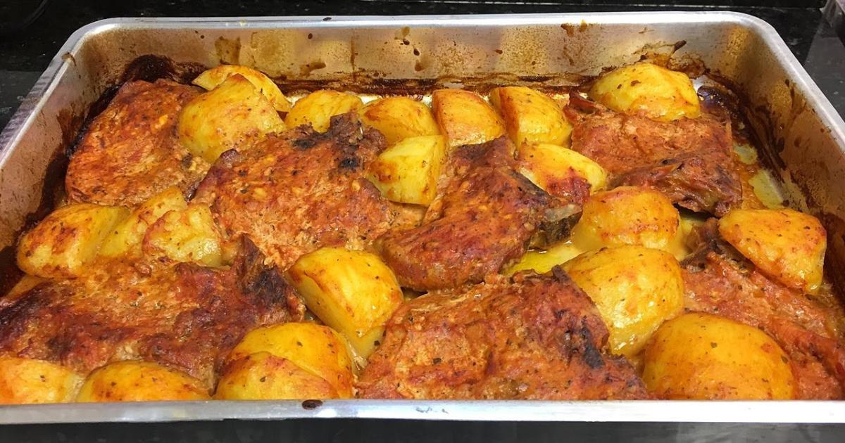 Carnes Suculentas Bistéca com Batatas ao Forno - Um Toque de Sabor Inesquecível!