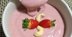 Danoninho de morango vegano feito com inhame