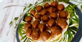 Delícia Recheada: Carolinas com Doce de Leite