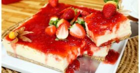 Delícia em Camadas: Cheesecake de Morango para Impressionar