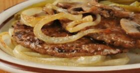 Prático e Vegano: Bife Acebolado