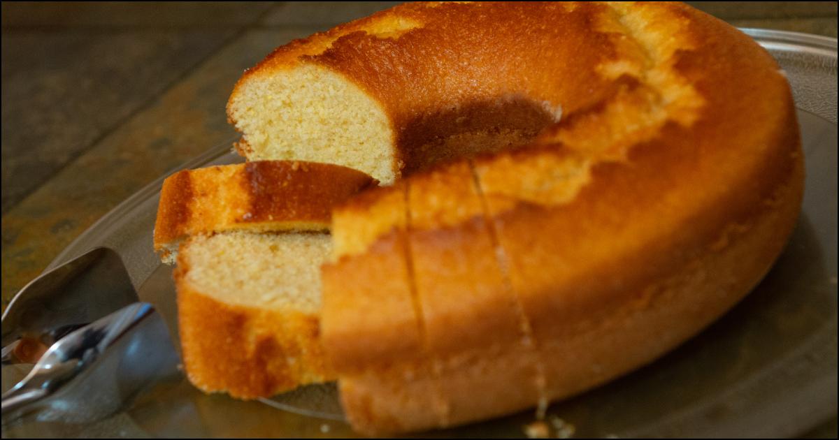 Surpreenda-se com este Bolo de Maizena Simples, Fofo e Feito no Liquidificador