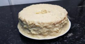 Bolo Simples com Beijinho: A Doce Tradição em Cada Mordida