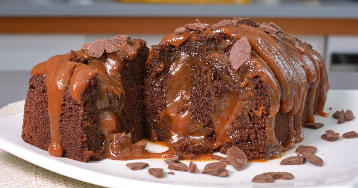 Bolo de Chocolate com Caramelo Salgado Uma Receita com Surpresa Que Vai Deixar Todos Impressionados!