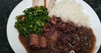 Feijoada Fácil: Receita Passo a Passo para um Sabor Inesquecível!