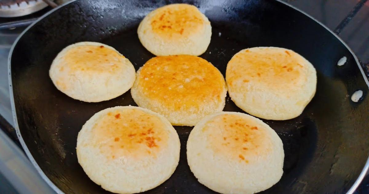 Pão de Queijo de Frigideira Pronto em 5 Minutos Receita Simples com Apenas 3 Ingredientes