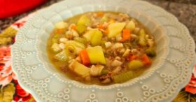 Sopa de Legumes Aconchegante: A Receita que Vai Esquentar seu Inverno