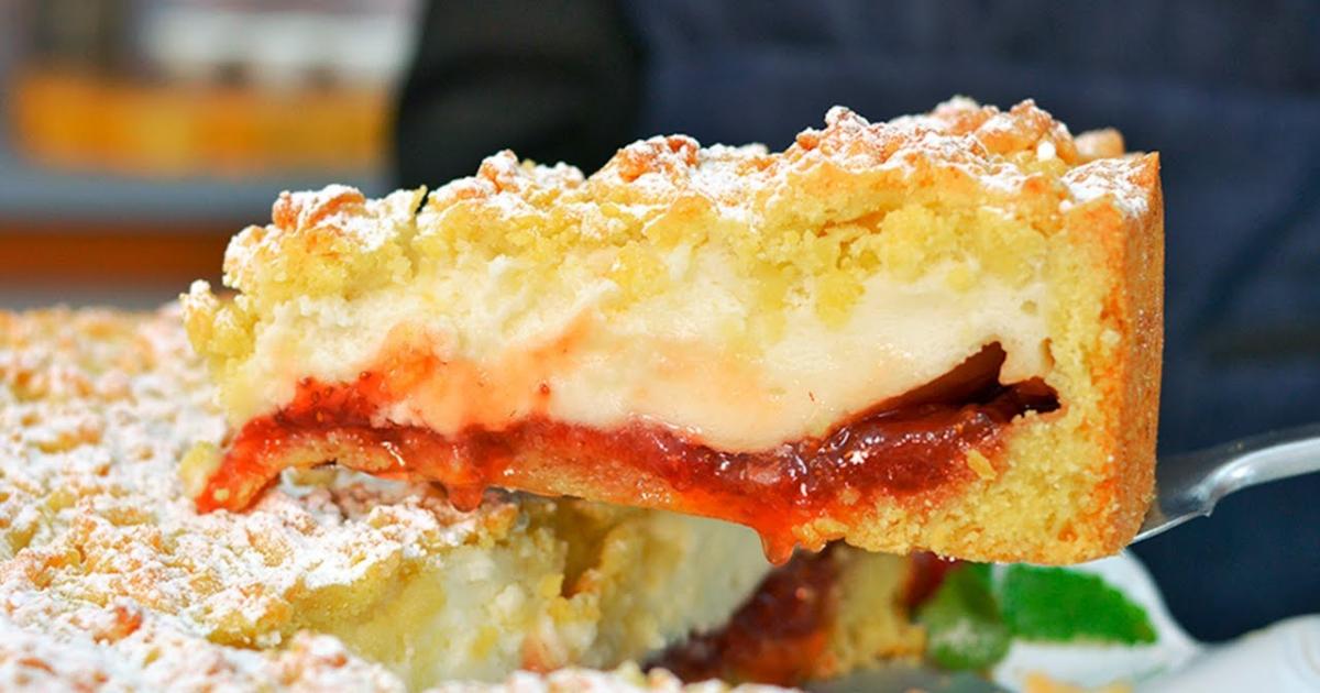 Torta de Iogurte Grego com Geleia de Morango Receita Simples para uma Confeitaria Sofisticada em Casa