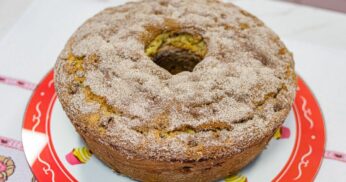 Bolo de Maçã com Crosta de Açúcar e Canela